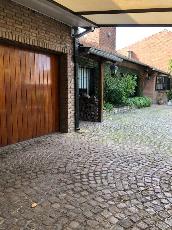 En zona resid. de Parque Quirno venta de chalet de 2 pisos.