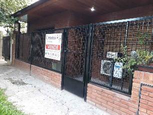 En zona barrio de Barrio Luna Hurlingham venta de casa con 2 dormitorios.