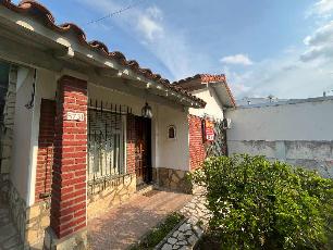 Casa en estado bueno en venta en zona barrio de Platanos Berazategui.