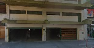 A 7 cuadras de la estación en Quilmes Centro GBA Sur venta de cochera en estado m.bueno.