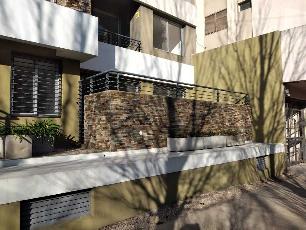 Alquiler de departamento en estado bueno en zona barrio de Bernal Centro.