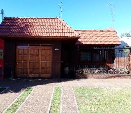 Venta de casa de 30 años de antigüedad en zona barrio de Quilmes Oeste Argentina.