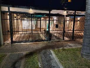 Venta de casa con 3 dormitorios en zona barrio de Ezpeleta Este.