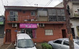 En zona barrio de Quilmes Oeste departamento de 2 ambientes en alquiler.