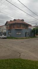 Casa ph de 3 ambientes en alquiler en zona barrio de Bernal Oeste.