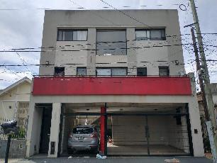 Departamento en estado m.bueno en alquiler en zona barrio de Bernal Centro.