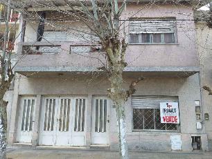 Casa en estado regular en venta en zona barrio de Quilmes Centro Argentina.