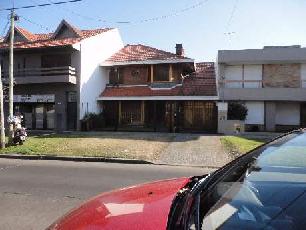 Venta de chalet de 5 ambientes en zona barrio de Quilmes Oeste.