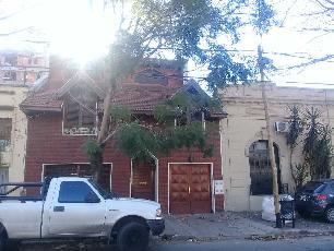 En zona barrio de Quilmes Este venta de chalet de 200 m².