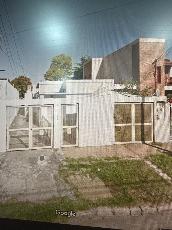 En zona barrio de Quilmes Oeste Centro alquiler de departamento tipo casa de 60 m².