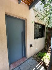 A 5 cuadras de la estación en Barrio Parque Bernal monoambiente de 34 m² en alquiler.