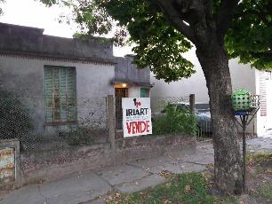 Venta de casa en estado bueno en zona barrio de Barrio Parque Quilmes.