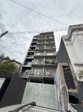Monoambiente en estado m.bueno en alquiler en zona resid. de Bernal Centro.