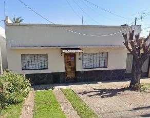 Casa de 100 m&sup2; en alquiler a 7 cuadras de la estación en Barrio Parque Bernal.