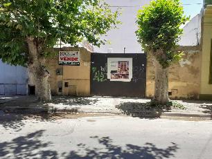 Lote sobre lote de 9.53 x 23.22 en venta en zona barrio de Quilmes Centro.