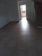A 6 cuadras de la estación en Bernal Centro alquiler de triplex de 4 ambientes.
