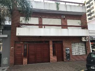 Alquiler de local de 8 ambientes en zona comerc. de Quilmes Centro.