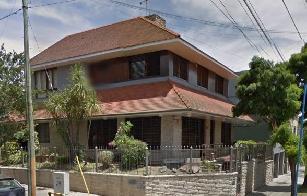 Chalet con 3 dormitorios en venta en zona barrio de Bernal Centro.