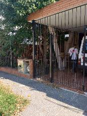 En zona barrio de Wilde Oeste Avellaneda casa ph de 3 ambientes en venta.