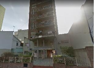 Venta de departamento en estado bueno en zona comerc. de Quilmes Centro Argentina.
