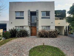 Casa con garage en venta en zona bo cerr de Hudson Chico Zona Sur.