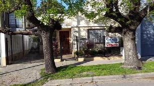 Casa en estado bueno en venta en Quilmes Este.