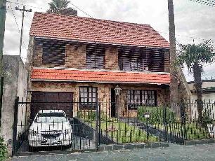 Venta de chalet de 5 ambientes en Quilmes Este.