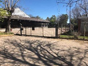 Alquiler de galpon en estado m.bueno en zona barrio de Quilmes Oeste.