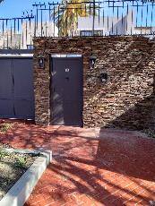 Venta de casa con simple en zona resid. de Quilmes Este.