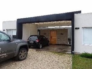 En zona bo cerr de Berazategui Este venta de casa de 160 m².