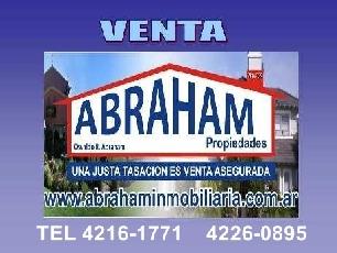 En zona barrio de Sourigues Berazategui galpon en estado bueno en venta.