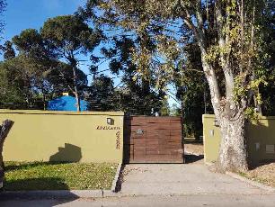 En zona bo cerr de Ranelagh Oeste Berazategui casa con 2 baños en venta.