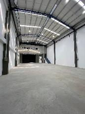 En zona barrio de Berazategui Oeste alquiler de galpon sobre lote de 10.00 x 40.00.