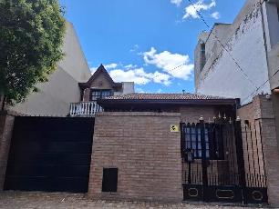 Venta de casa con múltiple en zona barrio de Quilmes Centro.