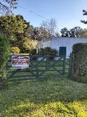 En zona barrio de Hosteria Sur Lujan venta de quinta sobre lote de 30.00 x 42.00.