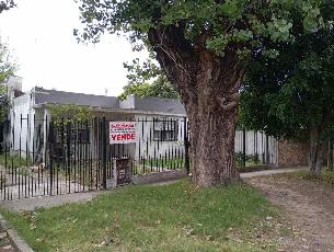 Casa de estilo americ. en venta en zona barrio de Quilmes Oeste.