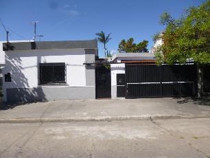Venta de casa ph con 2 dormitorios en zona comerc. de Quilmes Este GBA Sur.