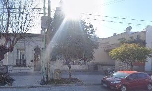 En zona barrio de Bernal Centro Quilmes lote en estado excelente en venta.