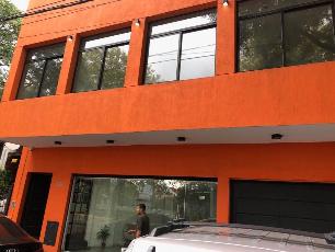 Alquiler de local de 600 m² en zona comerc. de Bernal Centro.