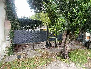 Venta de casa de 3 ambientes en zona barrio de Berazategui Oeste.