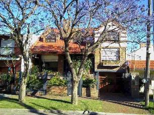 En zona barrio de Ezpeleta Este venta de casa de 260 m².