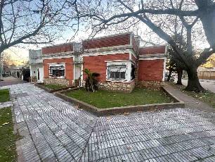 En zona barrio de Bernal Centro casa de 173 m² en venta.