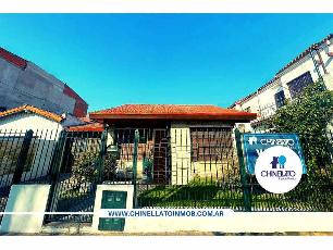 Oportunidad en Castelar Norte Moron chalet con 2 dormitorios en venta.