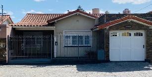 En Banfield Oeste Lomas de Zamora venta de casa con simple.
