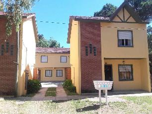 En Mar del Tuyu Argentina casa de 10 años de antigüedad en venta.