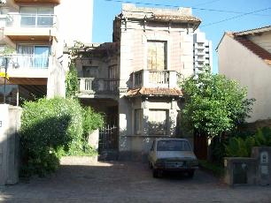 Lote sobre lote de 8.66 x 31.50 en venta a 2 cuadras de la estación en Bernal Centro Quilmes.
