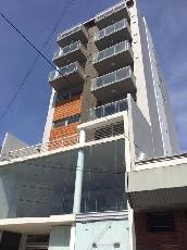 En zona comercial de Quilmes Centro departamento de 31 m&sup2; en venta.
