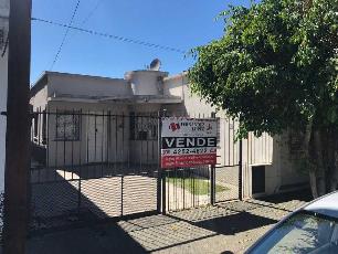 En zona barrio de Bernal Centro casa de 130 m² en venta.