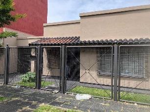 Venta de casa de 3 ambientes en zona barrio de Bernal Oeste.