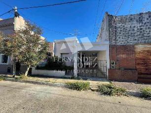 En zona barrio de Villa Cramer Bernal venta de casa de 100 m².
